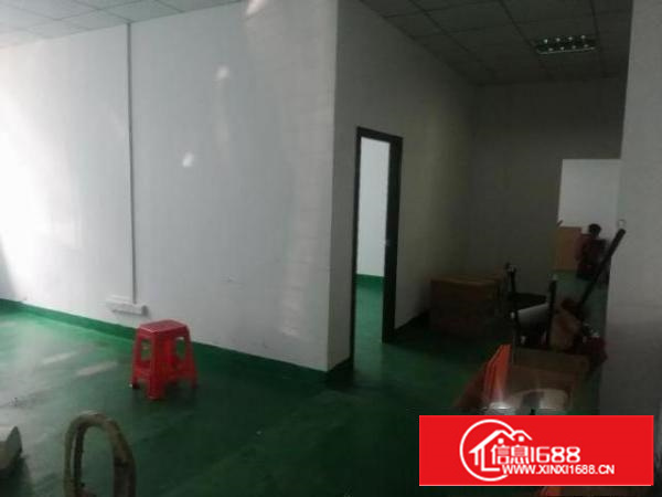 带装修，高度5米，一楼500平，包含2间宿舍，租金9500