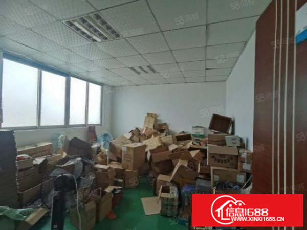 樟坑径环观南路轻轨站旁新出楼上600平方带精装修标准厂房出租