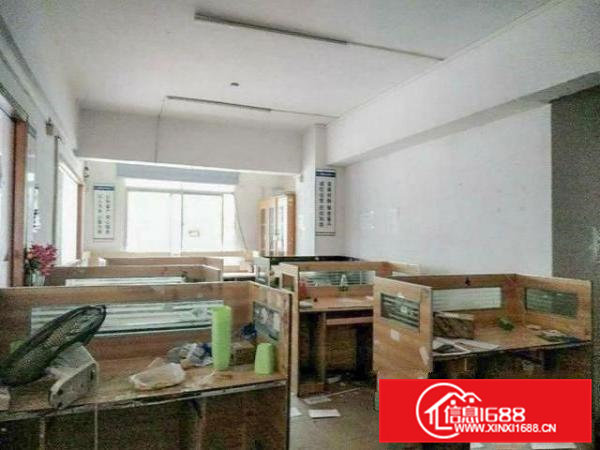 茶山茶山圩社区出租300平米带办公室和电路独院一楼厂房