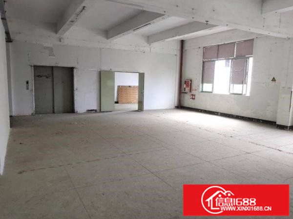 坪山三洋湖工业区2楼1100平带电梯消防可分租院内空地大