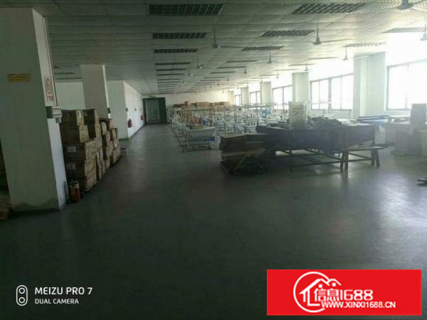 平湖大型工业区三楼面积1500平米带装修出租急急