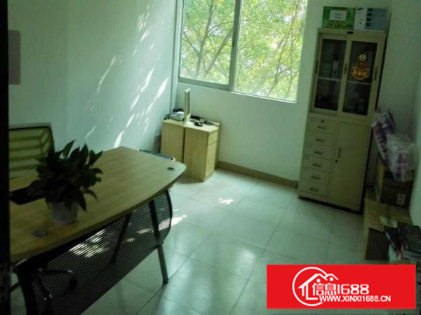 民治万众城空出3楼1100平带装修厂房招租