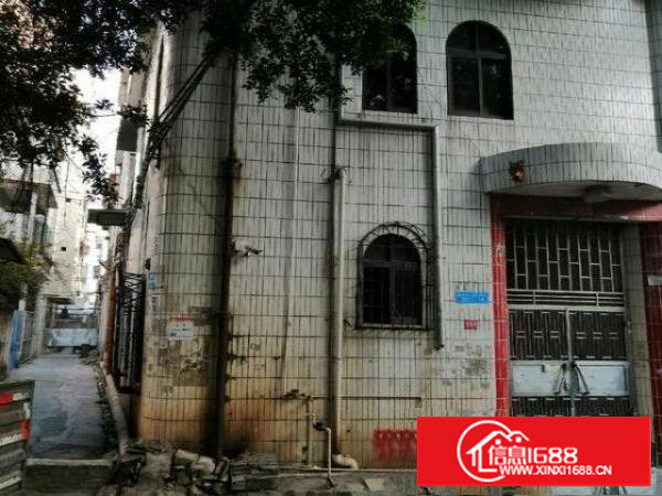 占地面积350平方左右，一楼独院，二楼和三楼可住宿，也可加工