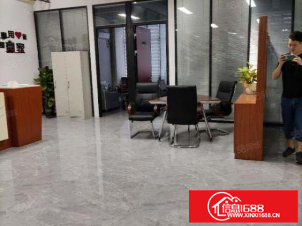 龙岗爱联楼上980平米带装修电梯出租