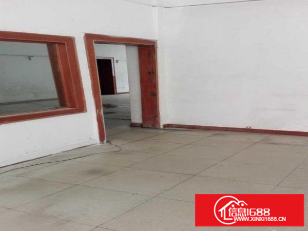 平湖白泥坑主干道新出450平一楼租，紧靠主干道