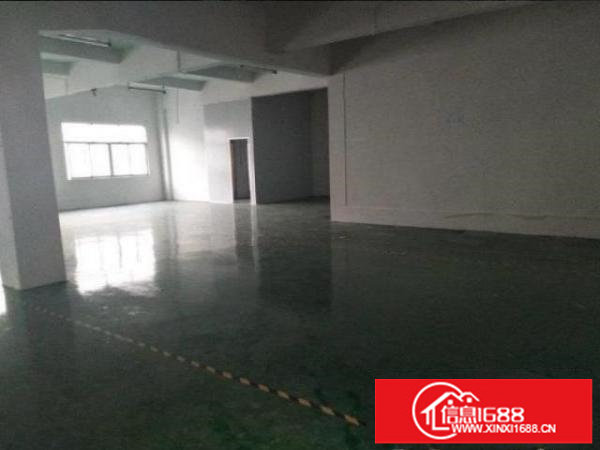 光明塘家村楼上300平米厂房低价出租，有大空地，价格好谈