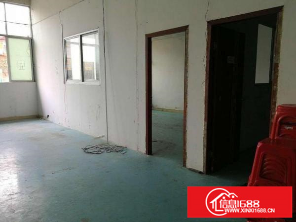 公明东坑松白路边新出1楼750平米带装修厂房招租