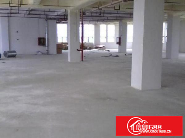 平湖白泥坑大门附近一楼，楼上配送厂房出租，带冷库，150平起