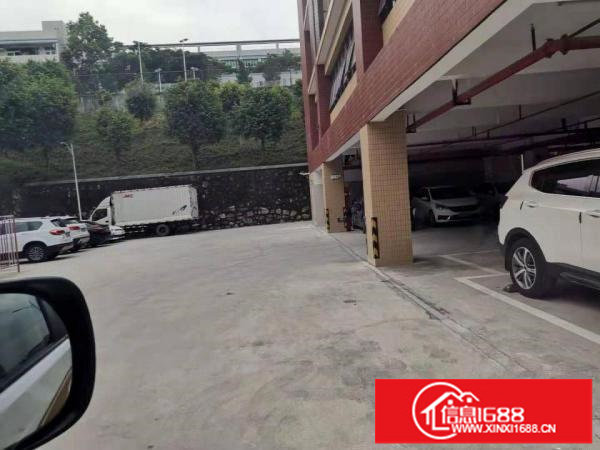 龙岗区平湖街道，4200平方，一楼物业房东直租，可整租可分