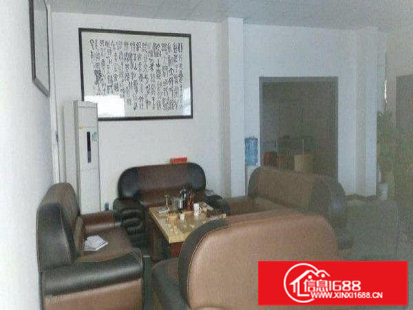 龙岗区吓坑标准一楼厂房1600平方火爆出租，可分租