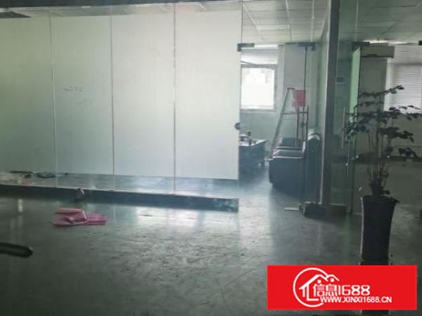 出租龙岗区坂田360平已装修带电梯地铁口厂房