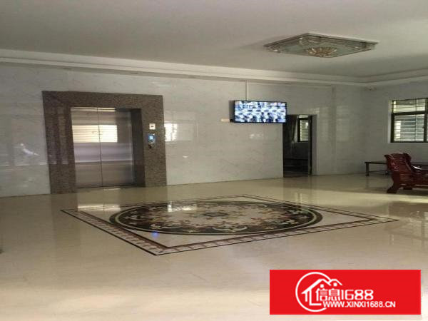 全新商务写字楼轻型加工行业招租，配电梯，带装修，水电齐全