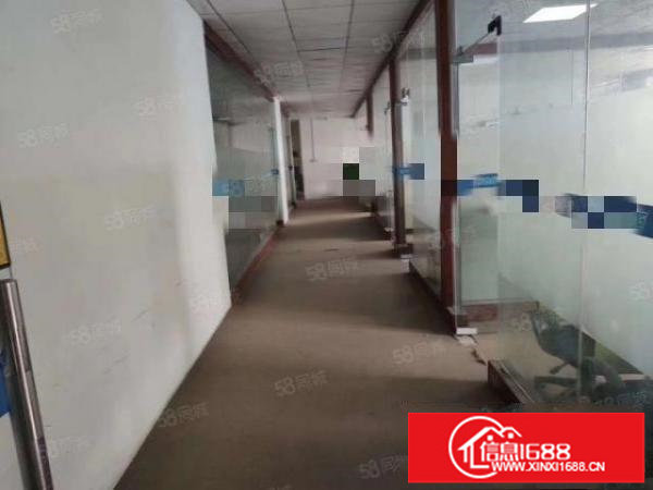 松岗江边楼上1200平厂房出租，精装修无转让费，水电齐全