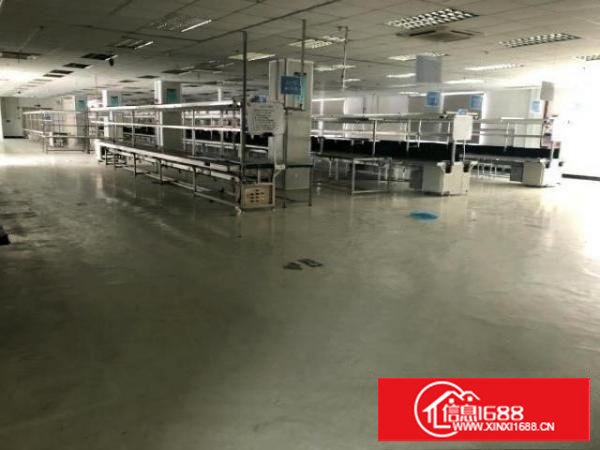 镇工业区内，大路边，交通方便