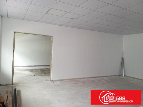 平湖广场附近小面积厂房招租，260平方，价格实惠