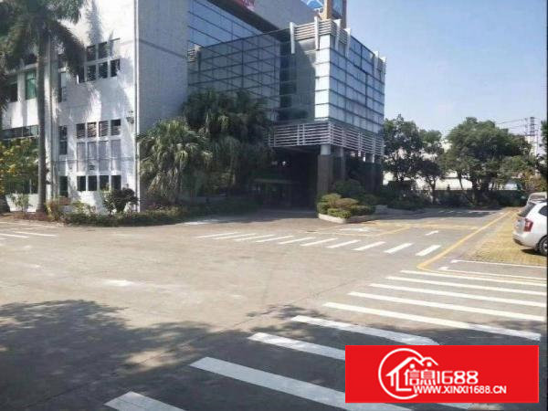 三局工业区刚空出楼上精装修1000平方厂房出租，水电齐全货梯