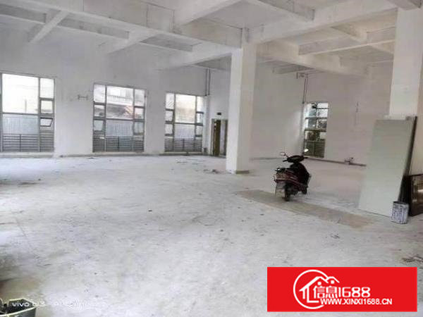 独门独院厂房，方便装卸货物，毗邻调整路口，交通便利