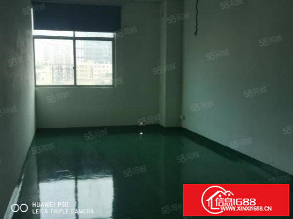 观澜新田工业园厂房三楼880平方出租，全新地坪漆带办公室装修