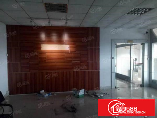 龙岗新生标准一楼厂房760平出租100平精装修办公室