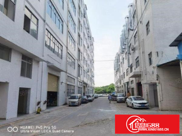 凤岗浸校塘厂房出租1900平方，现成装修，可分租