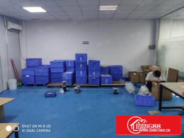 石岩径背路楼上240平厂房出租