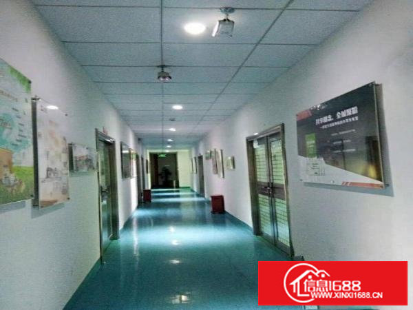 横岗地铁口附近新出楼上300平带精装修红本厂房