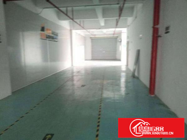 楼上900平方厂房出租，带消防喷淋，地坪漆完整！