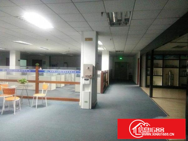 龙岗高速出口旁新出楼上实际700平带装修厂房出租