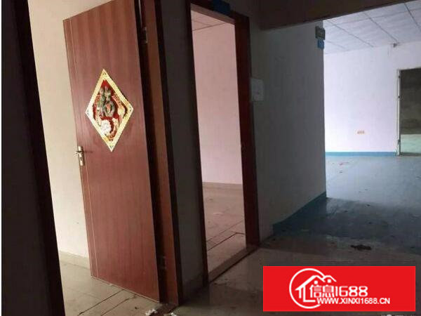 坂田路口天虹附近工业厂房1000平米可分租300