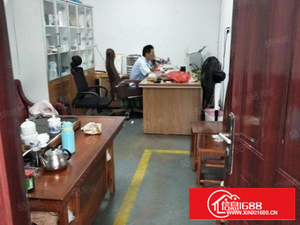 沙井万丰98工业城附近新出1楼350平招租，带两间办公室