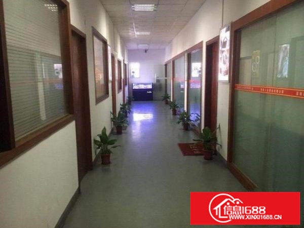 出租横岗华侨新村3楼800平方带装修原房东厂房