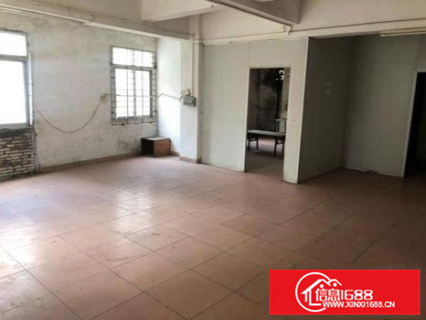 振兴101路，位于市中心