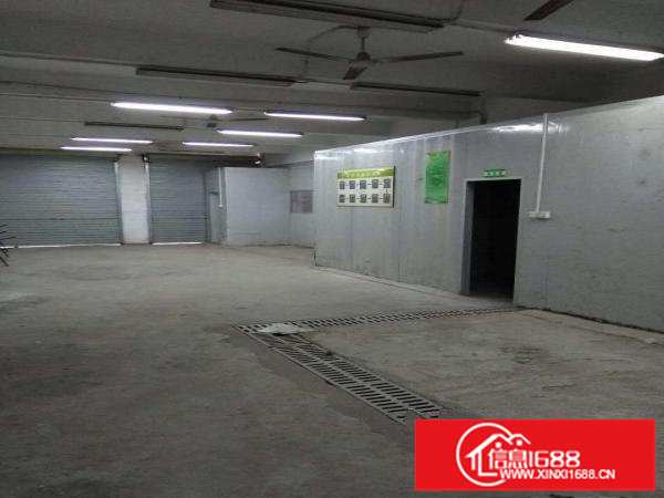 平湖白泥坑大门旁边190平，400平精装修配送厂房租