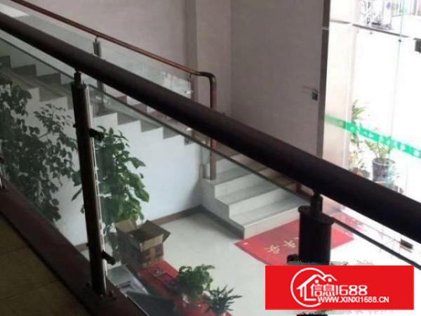 一楼标准厂房分租，楼高5.5米