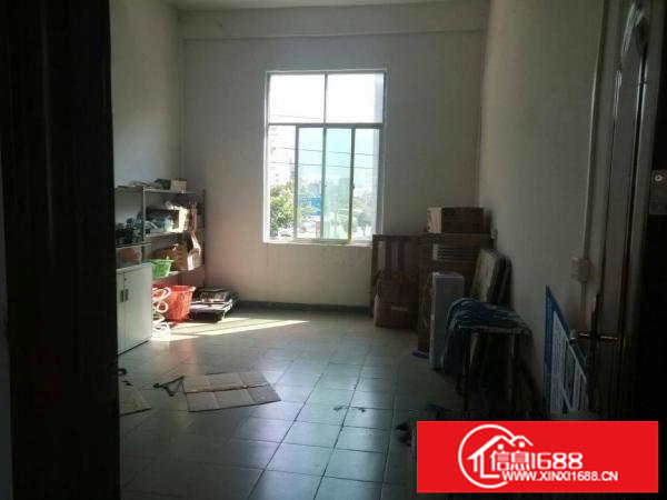 横岗安良现成服装厂房680平方无转让费