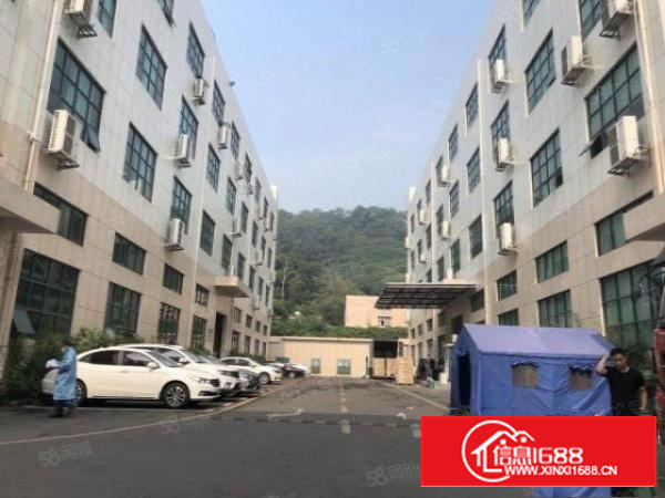 石岩镇新出楼上带精装修，无转让费2800平方厂房出租