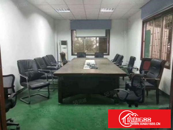 平湖高速出口成熟工业区楼上2560平方米带装修厂房招租可分租