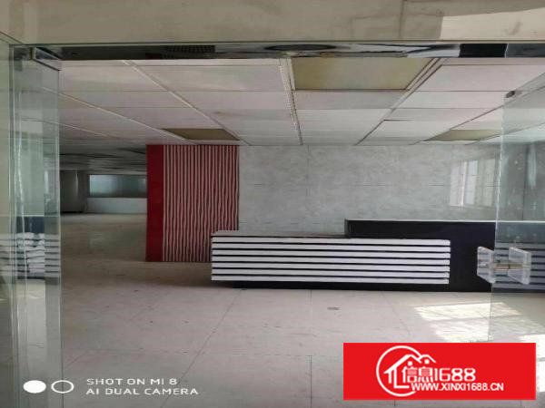 长安霄边万达对面新出650平带办公室精装修厂房出租