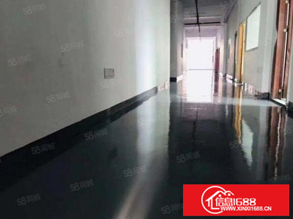 原房东楼上整层2500平方。