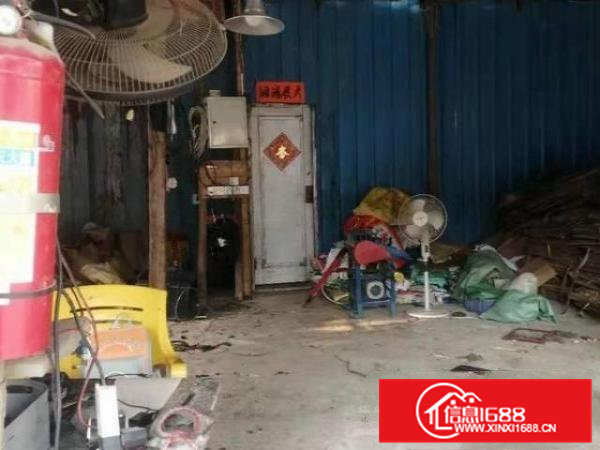 新出独门独院，交通便利，大车可进，租金便宜！