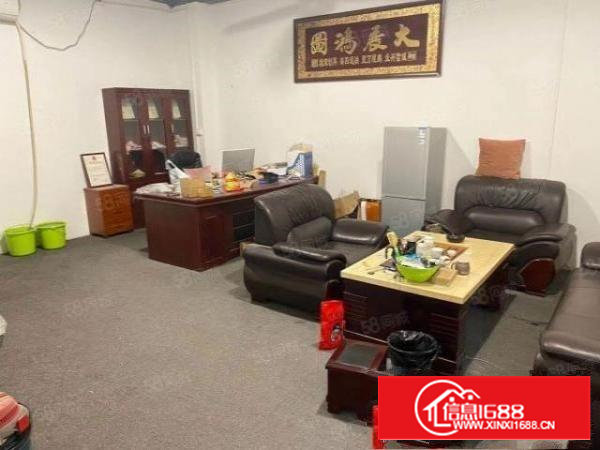 石岩汽车站附近工业园新出楼上340平精装修水电齐全厂房出租