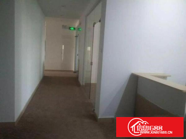 平湖华南城南门新木社区楼上标准厂房700出租