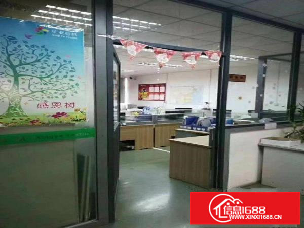 出租龙岗区中心城500平方一楼带现成办公室