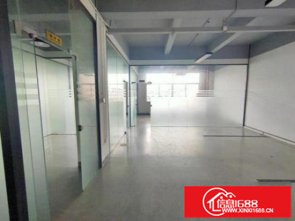 观澜轻轨站附近，花园式园区楼上精装修800，现成办公室装修