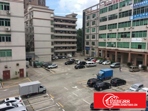 横岗保安简龙新出楼上900平厂房出租，无转让费