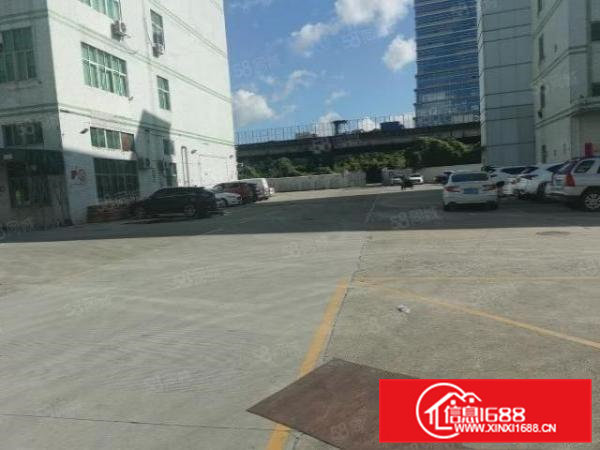 凤岗华兴工业园新出一楼900平超大空地带牛角厂房出租可分租