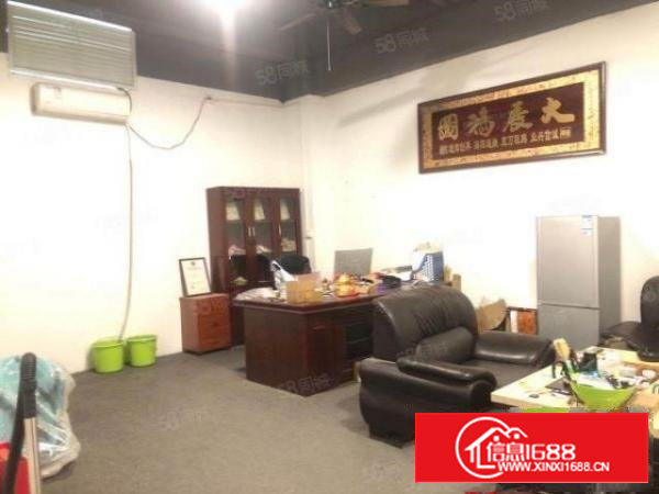 石岩6号地铁口，村委直租，4楼340平，精装无转让费