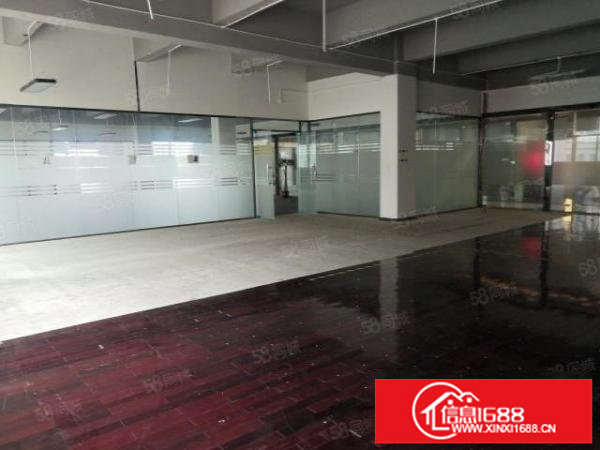 观澜库坑.高速附近厂房5楼350平方，带一间办公室，有电梯