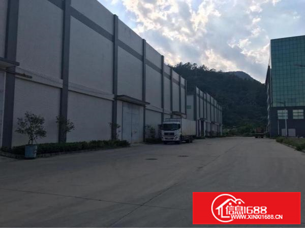 镇隆高速出口附近滴水12米钢构独院