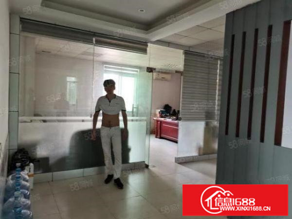 平湖华南城地铁口二楼600平方带装修厂房出租